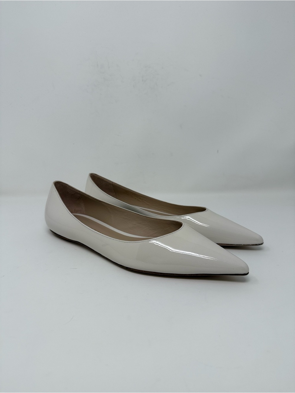 New Stuart Weitzman Emilia Pointed Toe Flat Cream Patent Sz 7.5 - Picture 2 of 16